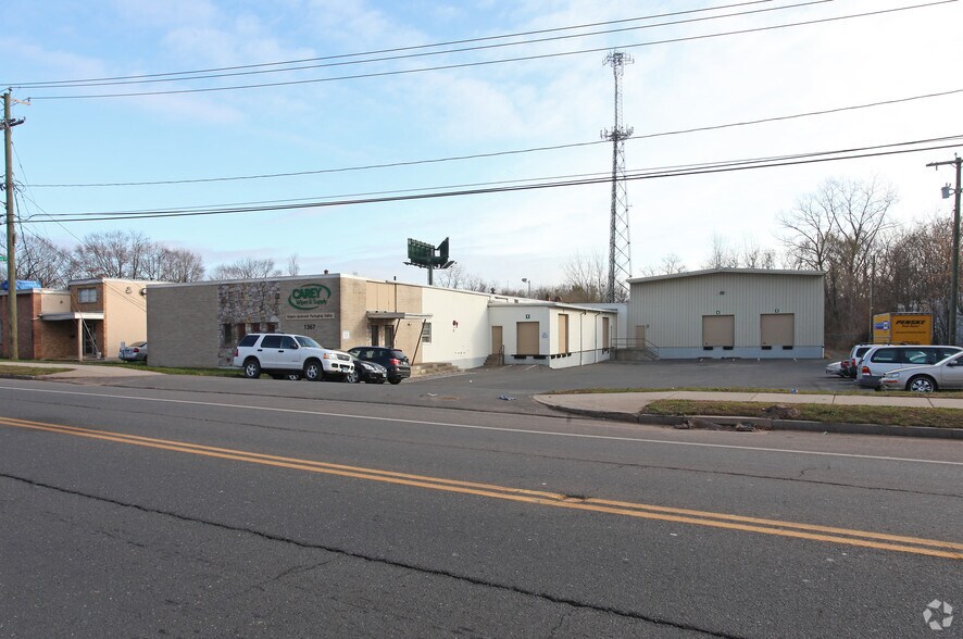 1367 East St, New Britain, CT à vendre - Photo de l’immeuble – Image 1 sur 5