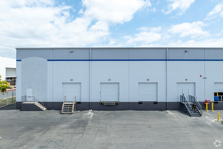 7391 Heil Ave, Huntington Beach, CA à louer - Photo de l’immeuble – Image 3 sur 7