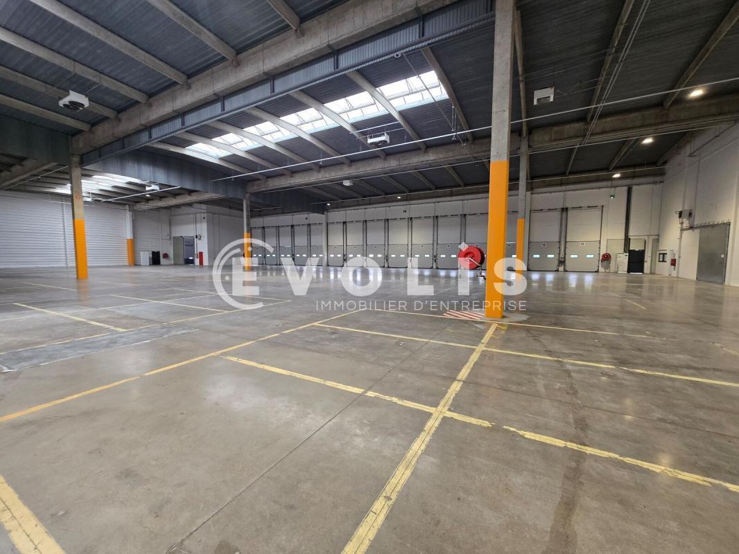 27 Rue Des Cerisiers, Lisses à louer Photo de l’immeuble– Image 1 sur 16