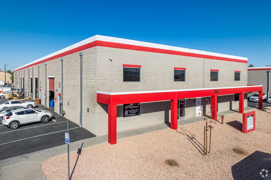253 Elliott Rd, Henderson, NV à vendre - Photo de l’immeuble – Image 1 sur 6