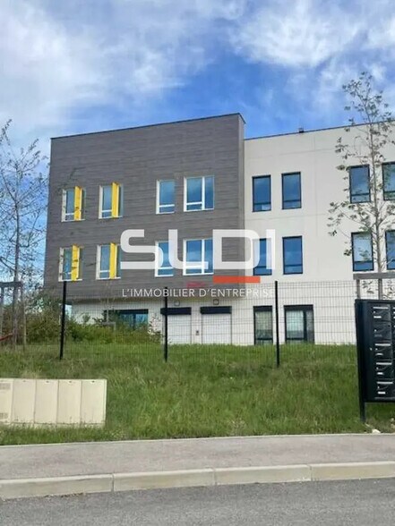 Bureau dans Rillieux-la-Pape à louer - Photo de l’immeuble – Image 2 sur 5
