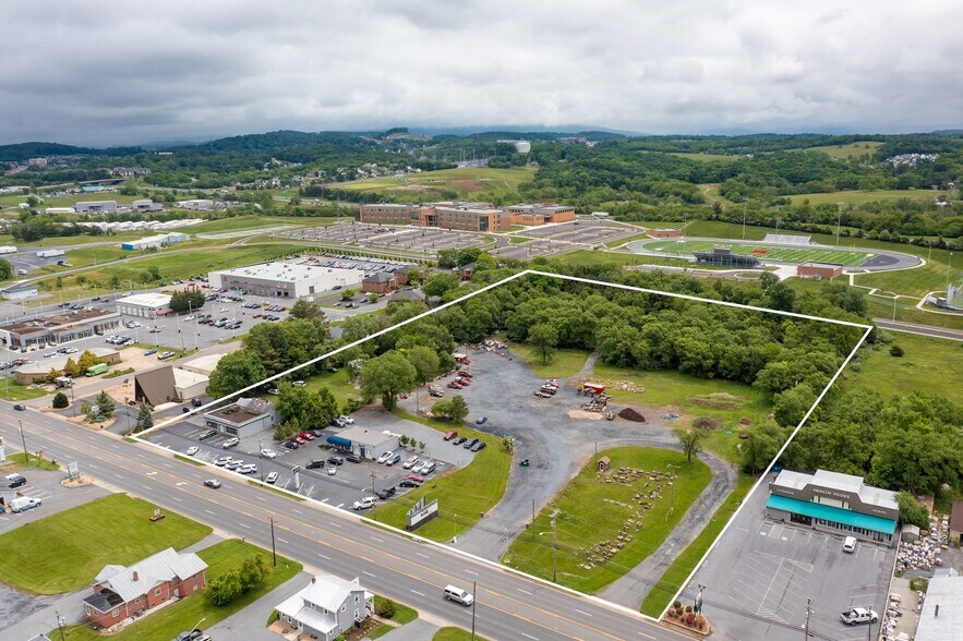 Harrisonburg Auto Outlet Assemblage portefeuille de 2 biens à vendre sur LoopNet.fr - Photo de l’immeuble – Image 1 sur 11