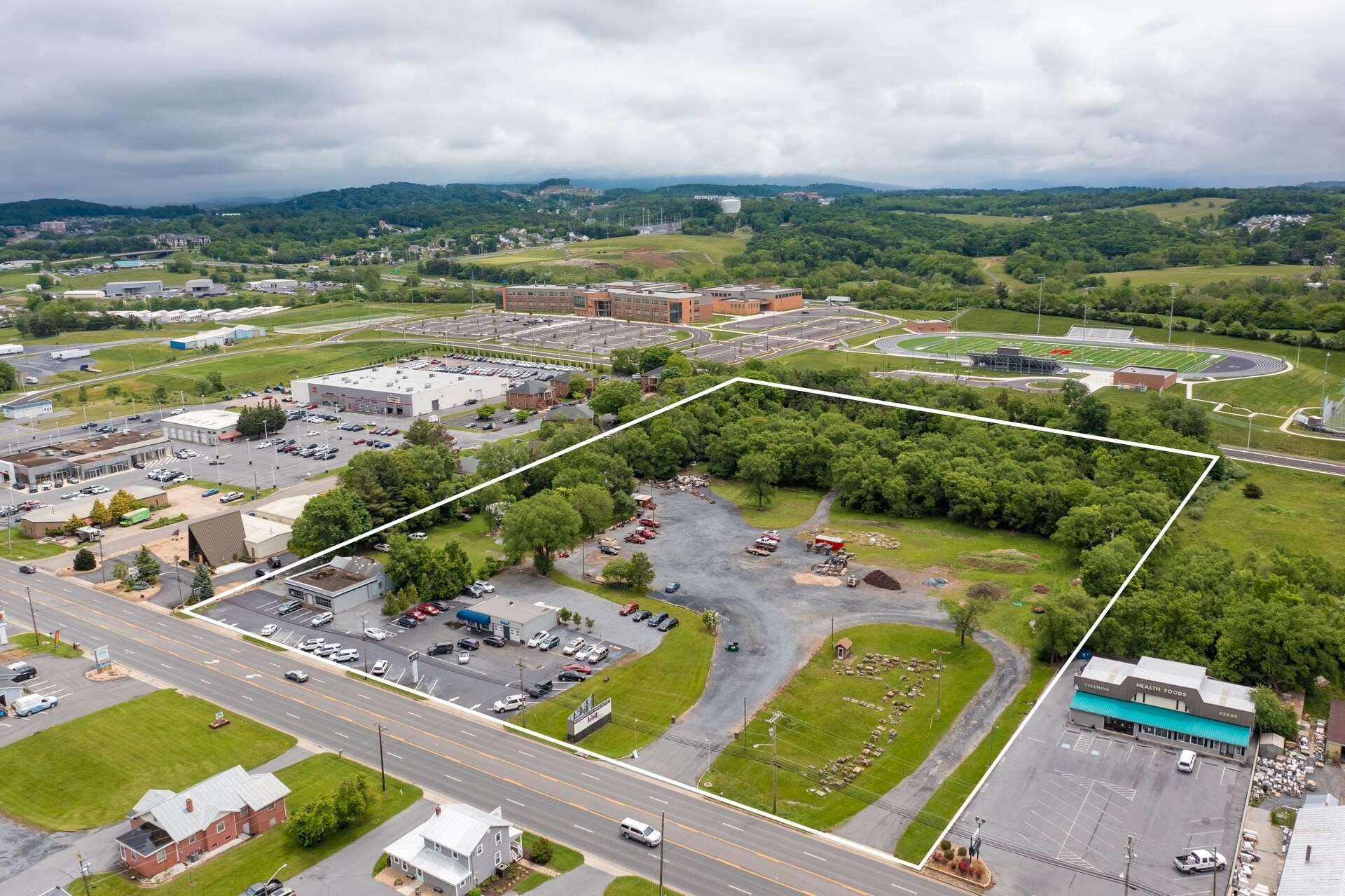Harrisonburg Auto Outlet Assemblage portefeuille de 2 biens à vendre sur LoopNet.fr Photo de l’immeuble– Image 1 sur 12
