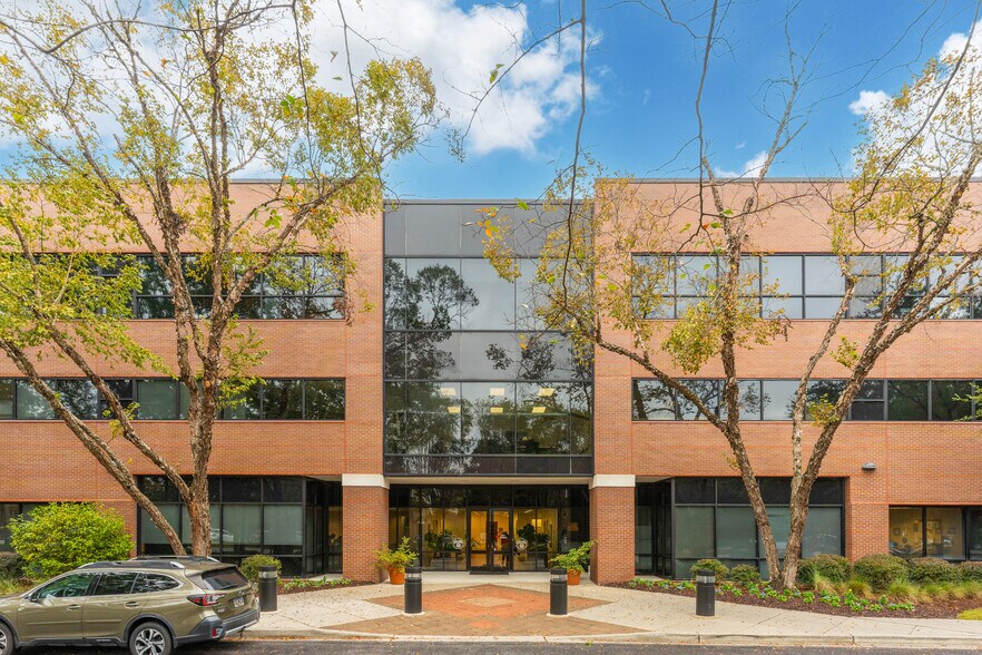 3875 Faber Place Dr, North Charleston, SC à louer - Photo de l’immeuble – Image 2 sur 18