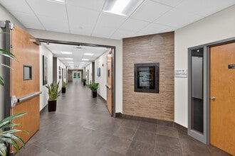 6 Technology Dr, Setauket, NY à louer Photo intérieure– Image 2 sur 9