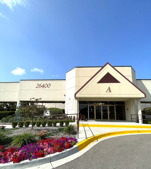 26400 W 12 Mile Rd, Southfield, MI à louer - Photo principale – Image 1 sur 6