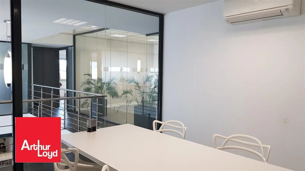 Local d'activités dans Chartres à vendre - Photo de l’immeuble – Image 3 sur 7