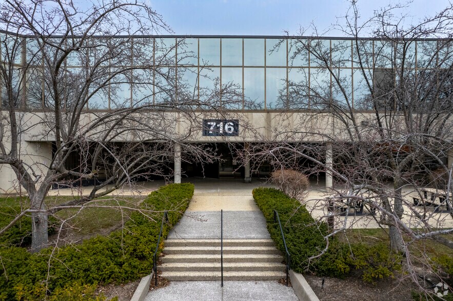 716 Gordon Baker Rd, Toronto, ON à louer - Photo de l’immeuble – Image 3 sur 6