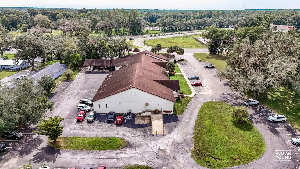 5431 E Silver Springs Blvd, Silver Springs, FL à louer - Photo de l’immeuble – Image 3 sur 10