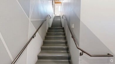 620 3rd St, Oakland, CA à louer Numérisation 3D Matterport– Image 1 sur 24