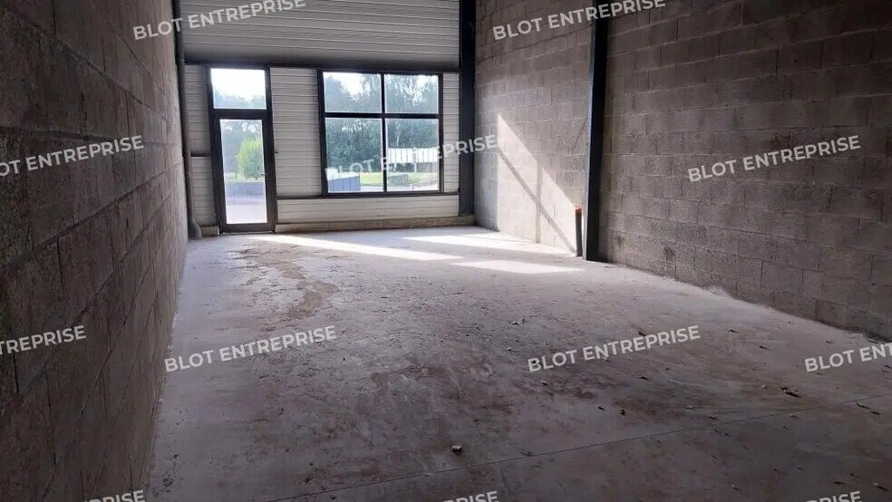 Local d’activités dans Hillion à louer - Photo de l’immeuble – Image 2 sur 4