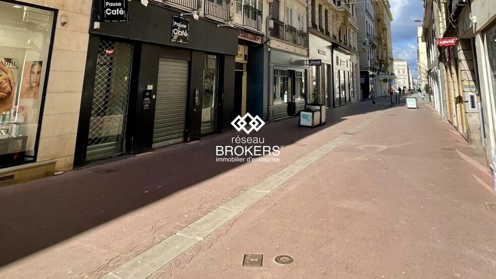Local commercial dans Saint-Étienne à louer - Photo de l’immeuble – Image 1 sur 10