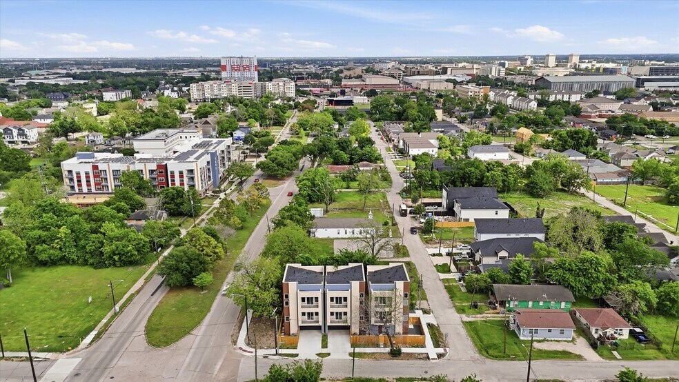 Francis Townhomes Portfolio portefeuille de 1 biens à vendre sur LoopNet.fr - Photo de l’immeuble – Image 2 sur 21