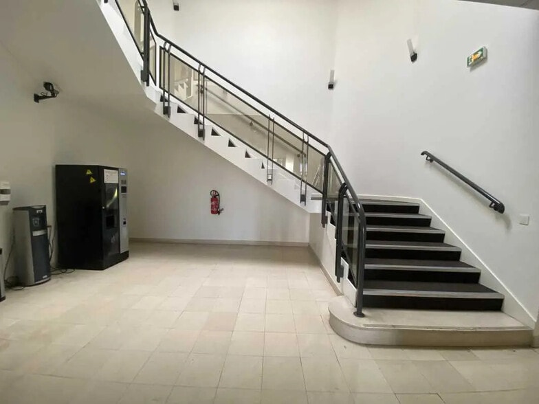 Bureau dans Émerainville à vendre - Photo intérieure – Image 2 sur 8