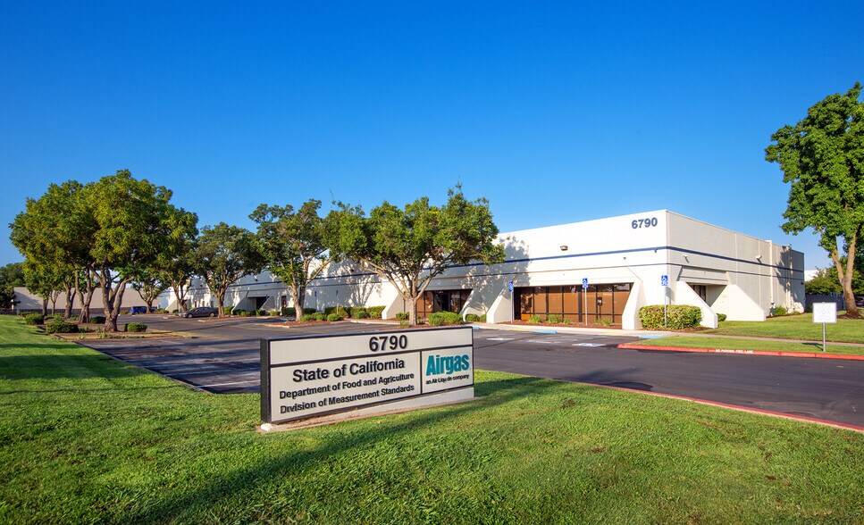 6790 Florin Perkins Rd, Sacramento, CA à vendre - Photo de l’immeuble – Image 2 sur 7