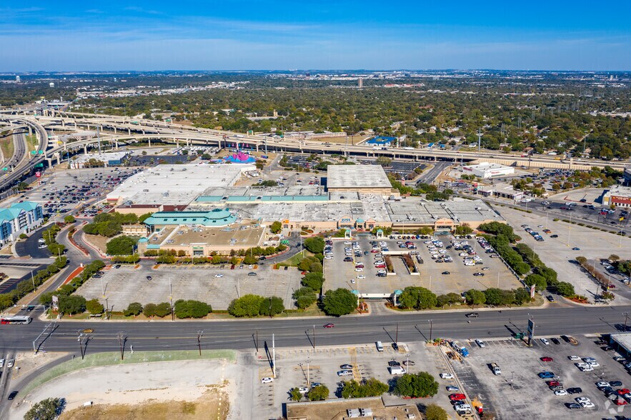 4522 Fredericksburg Rd, San Antonio, TX à louer - Aérien – Image 1 sur 7