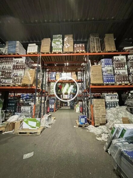 Industriel/Logistique dans Bouc-Bel-Air à louer - Photo de l’immeuble – Image 3 sur 5