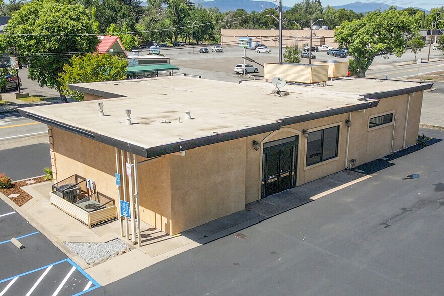2395 Athens Ave, Redding, CA à vendre - Photo de l’immeuble – Image 2 sur 13