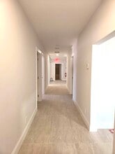 5317 W Atlantic Ave, Delray Beach, FL à louer Photo intérieure– Image 2 sur 6