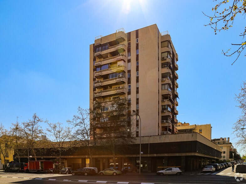 Avenida de Alberto Alcocer, 32, Madrid, Madrid à vendre - Photo de l’immeuble – Image 3 sur 4