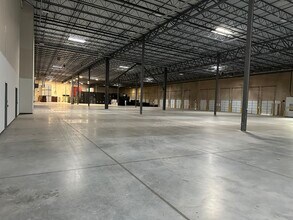 8001 Industry Way, Austin, TX à louer Photo intérieure– Image 2 sur 10