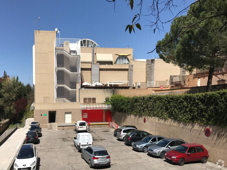 Calle de la Comunidad de Madrid, 37, Las Rozas de Madrid, Madrid à louer - Photo de l’immeuble – Image 3 sur 3