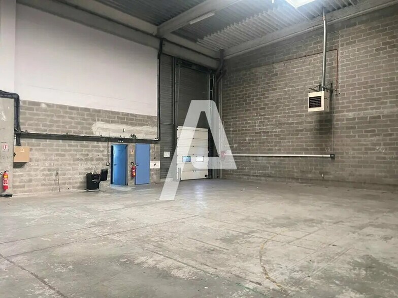 Local d’activités dans Ivry-sur-Seine à louer - Photo de l’immeuble – Image 2 sur 5