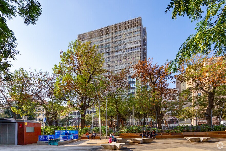 Plaça de Gal.La Placídia, 1, Barcelone, Barcelona à louer - Photo de l’immeuble – Image 2 sur 7
