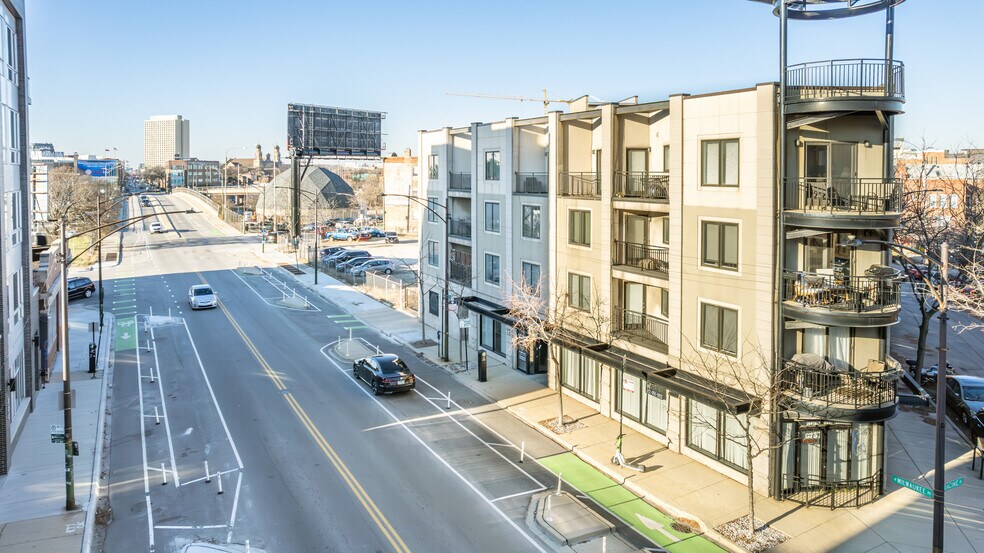 875 N Milwaukee Ave, Chicago, IL à louer - Photo de l’immeuble – Image 3 sur 6