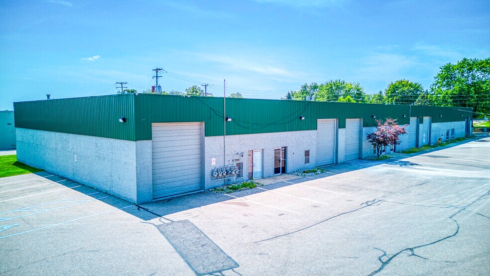 9177-9187 General Ct, Plymouth, MI à louer - Photo de l’immeuble – Image 3 sur 5