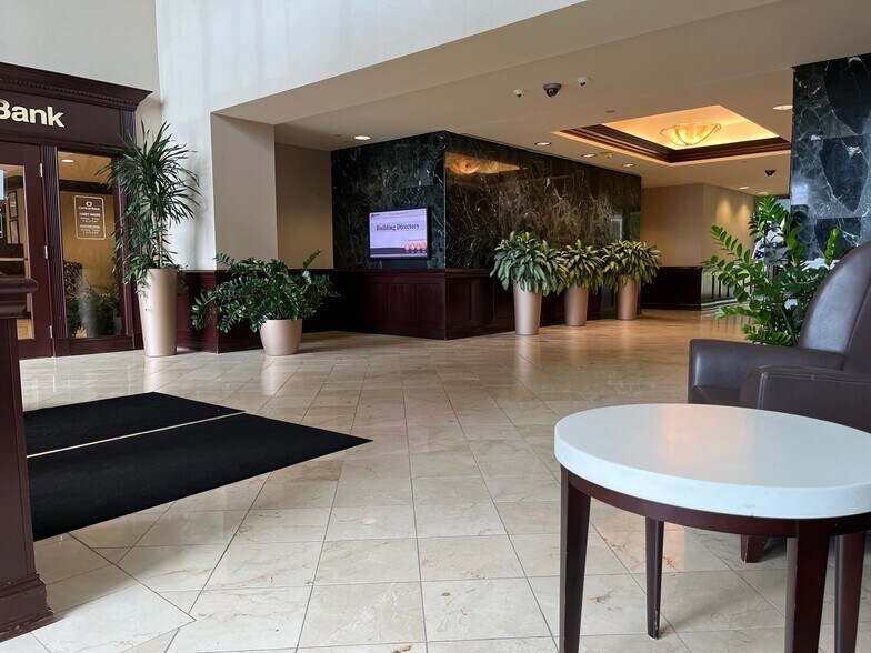 7310 Turfway Rd, Florence, KY à louer - Hall d’entrée – Image 2 sur 6