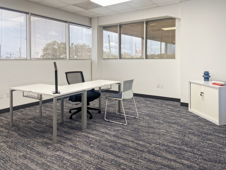 16100 Cairnway Dr, Houston, TX à louer - Photo de l’immeuble – Image 3 sur 18