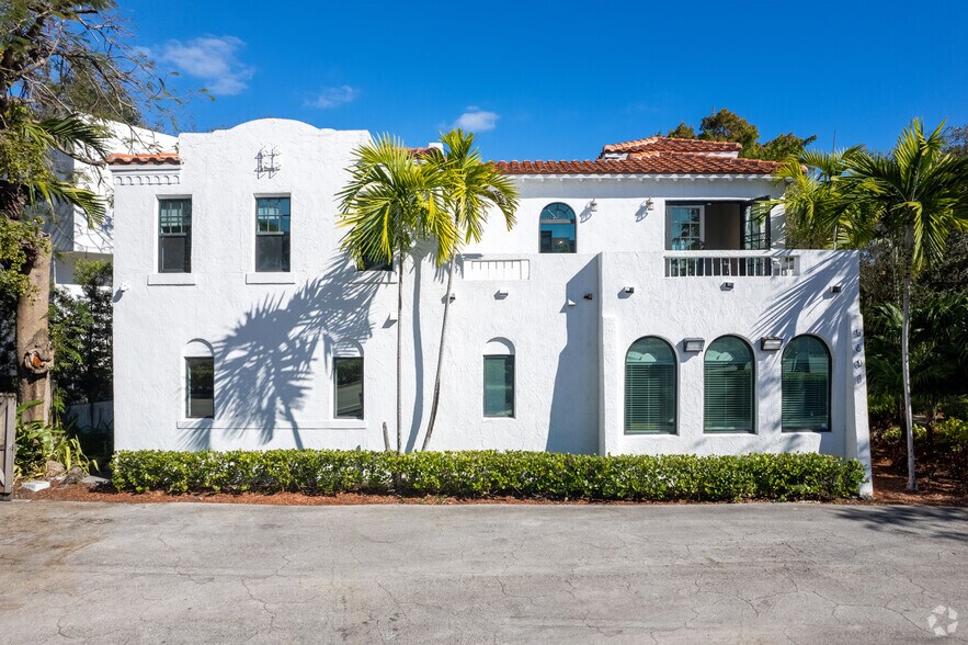 445 NE 56th St, Miami, FL à louer - Photo de l’immeuble – Image 3 sur 11