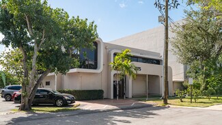 Plus de détails pour 1071-1075 NE 125th St, North Miami, FL - Bureau à louer