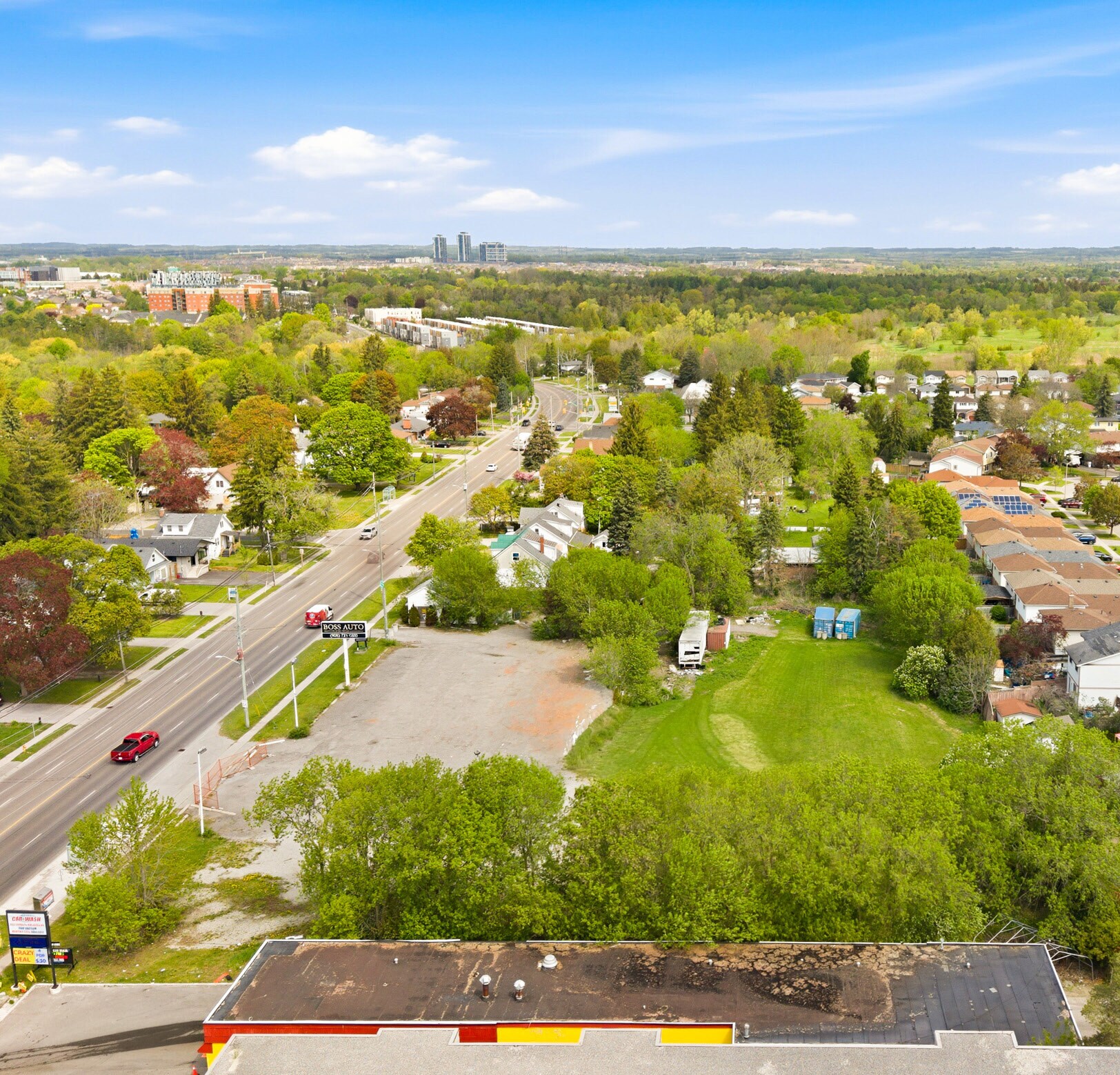 1399 & 1419 Simcoe Street portefeuille de 2 biens à vendre sur LoopNet.fr Photo de l’immeuble– Image 1 sur 6