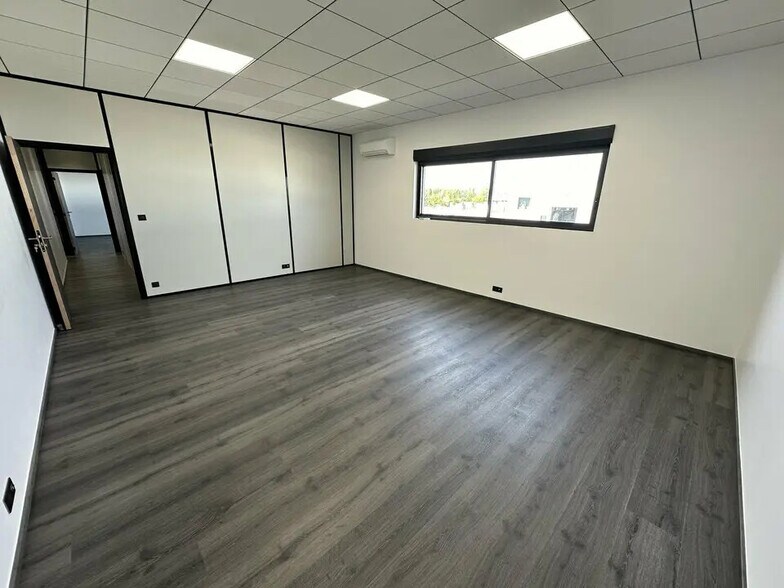 Bureau dans Reims à louer - Photo de l’immeuble – Image 2 sur 6