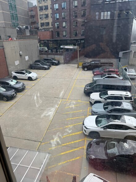 3640 Main St, Flushing, NY à vendre - Photo de l’immeuble – Image 3 sur 3