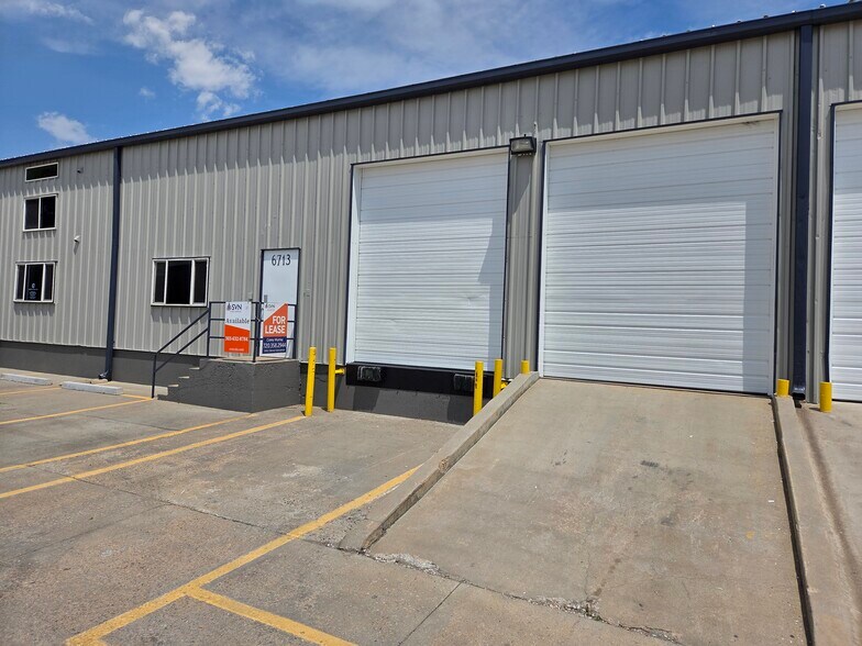 6709-6719 W 58th Pl, Arvada, CO à louer - Photo de l’immeuble – Image 1 sur 10