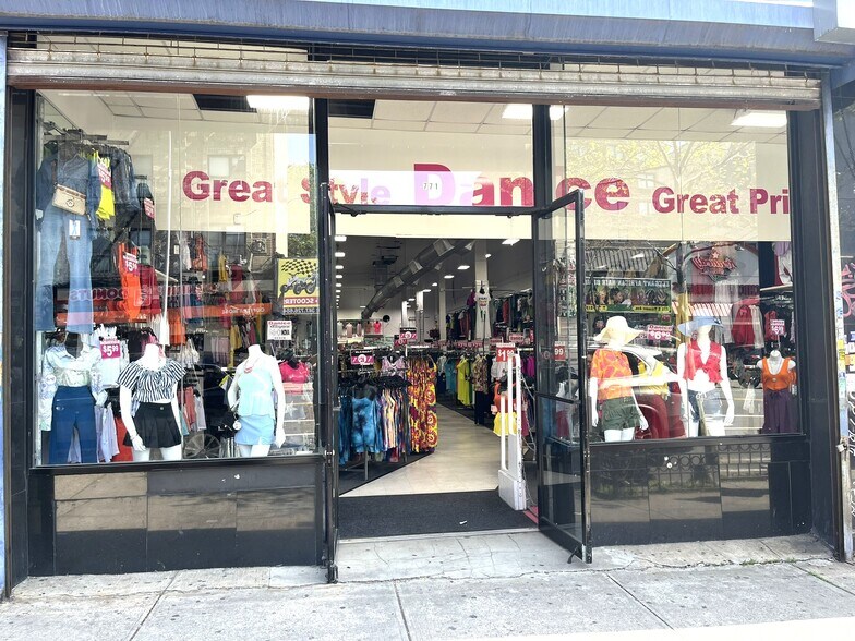 773 E Tremont Ave, Bronx, NY à louer - Photo de l’immeuble – Image 3 sur 5