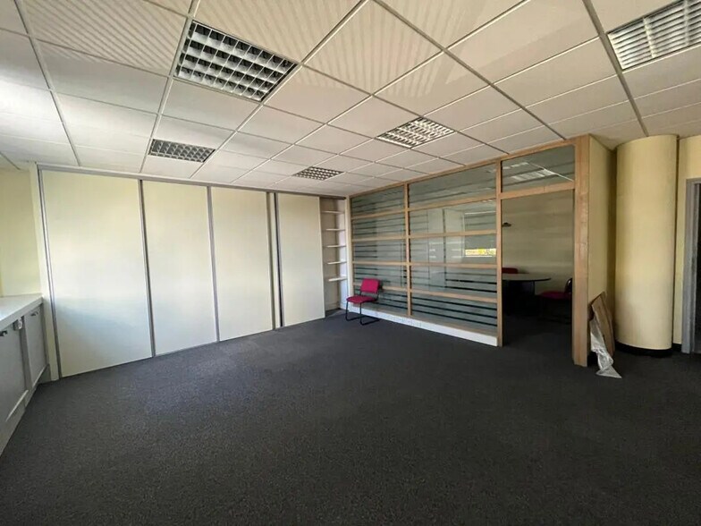 Bureau dans Besançon à vendre - Photo de l’immeuble – Image 2 sur 4