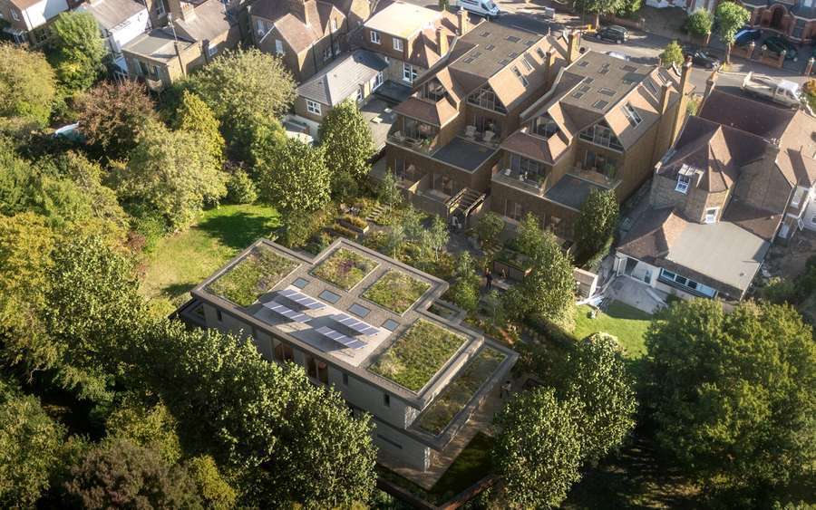5 & 7 Madeley Rd, Londres à vendre - Photo principale – Image 1 sur 4