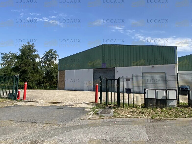 Local d’activités dans SAINT-OUEN-L'AUMONE à louer - Photo de l’immeuble – Image 3 sur 8