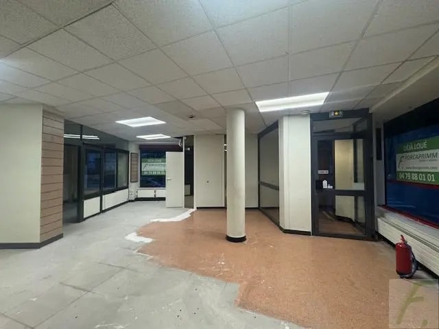 Plus de détails pour Local commercial à vendre