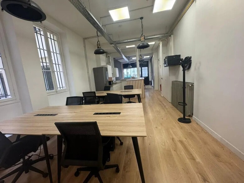 2 Rue Lacharrière, Paris à louer - Photo de l’immeuble – Image 3 sur 11