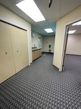 4315 55 Av, Red Deer, AB à louer Photo intérieure– Image 2 sur 23