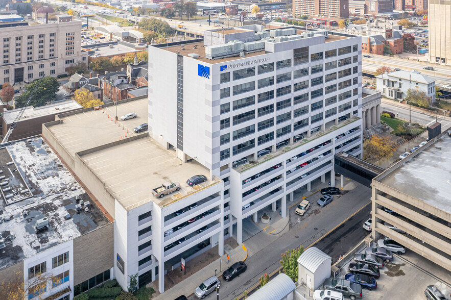 210 E Gray St, Louisville, KY à louer - Photo de l’immeuble – Image 1 sur 7