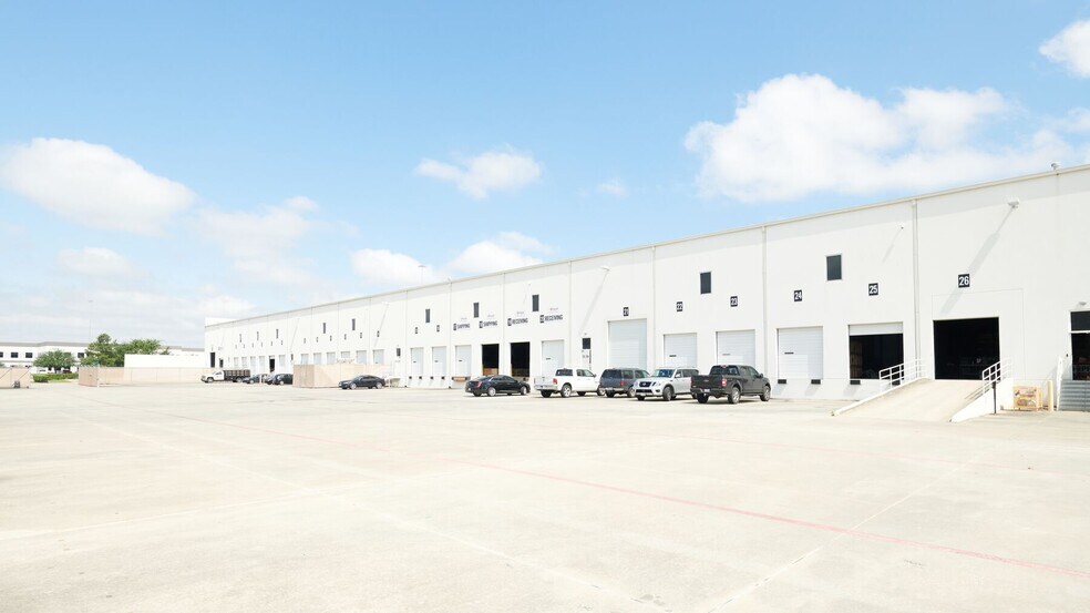 16330 Central Green Blvd, Houston, TX à louer - Photo de l’immeuble – Image 2 sur 12
