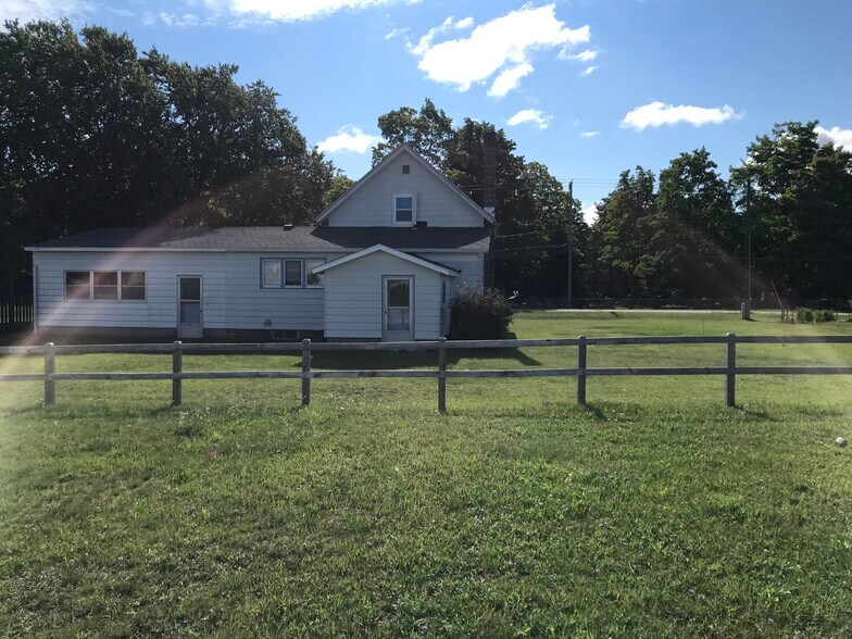 1520 Bridge St, Charlevoix, MI à vendre - Photo de l’immeuble – Image 3 sur 29