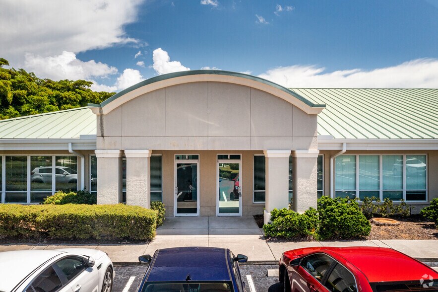 6811 Palisades Park Ct, Fort Myers, FL à louer - Photo de l’immeuble – Image 3 sur 4