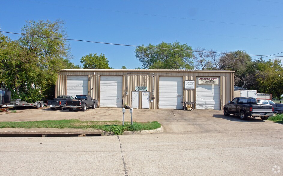 305 N Grants Ln, Fort Worth, TX à vendre - Photo de l’immeuble – Image 2 sur 2